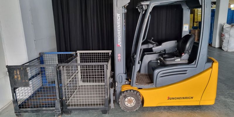 Bild vom Fahrschulgabelstapler